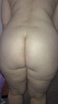 Feeling horny who loves my fat ass