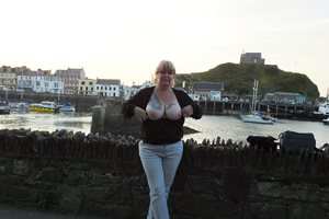 Out & About: A walk along the harbour and a quick flash of my tits for ever...
