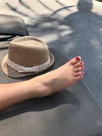 Love me some sexy feet
