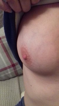 I'd like to wank a cock over my wife's tits