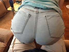 Round bubble butt in shorts