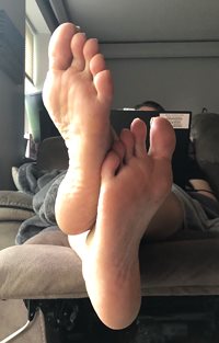 Love to see you cum for my soles! And I dare you to send me your best tribu...