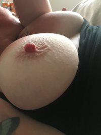 My fingers are in my pussy cum play with my tits