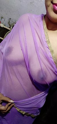 Sexy boobs.......in saree.....