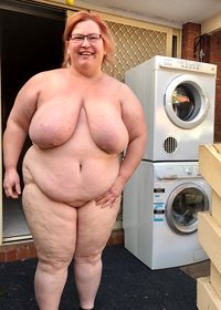 Selling our old washing machine and dryer. Happy to cum and help load and u...