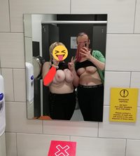Gym selfie  with friend 😜😜