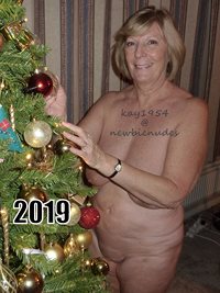 dressing Christmas tree through the years