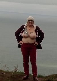 Out & About: A little roadside fun flashing my tits whilst having a picnic....
