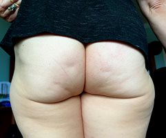 V showing off her Sweet Cheeks!!!