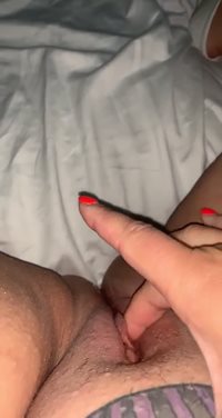 BBW Mandy rubbing her wet pussy