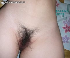20 YO Asian cutie Wang does not have thick hair down there, but it is long ...
