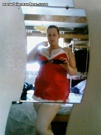Me in my new xmas outfit...wud u wna wake up 2 me in it on xmas mornin??? L...