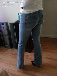 She has a lovely arse in levis