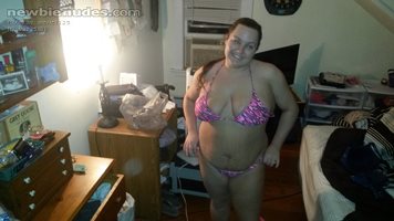 Sooo sexxy in that small bikini cant wait to have her sit on my dick