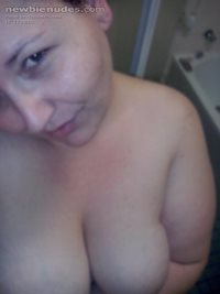 Dying my hair and taking a couple of pics while I waited ;-)