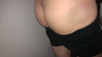 Heres another butt pic for the sexy aussie babe,,, Tickle me elmo.    Hope ...