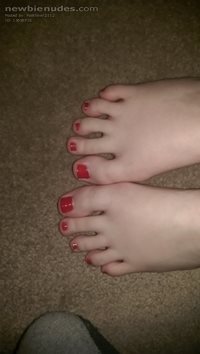 Red toes, you like?